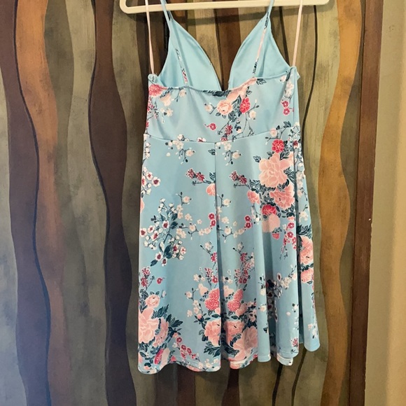 Fashion Nova Floral Dress, Size Large (See description) - Picture 4 of 6